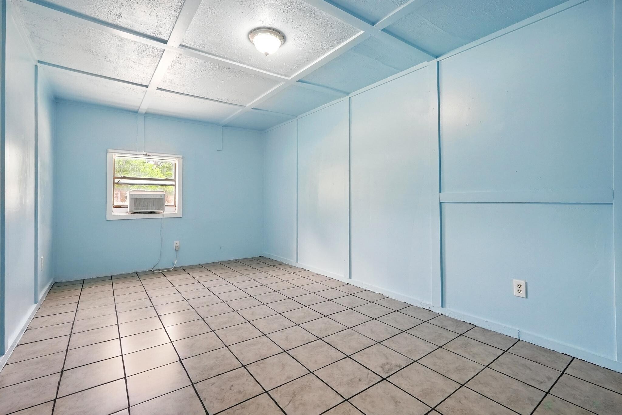 Building Photo - 2349 Marsalis Dr