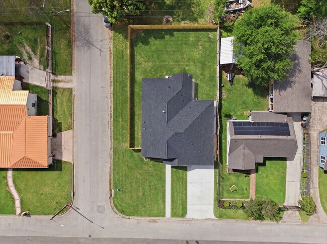 Building Photo - 7040 Kinney St