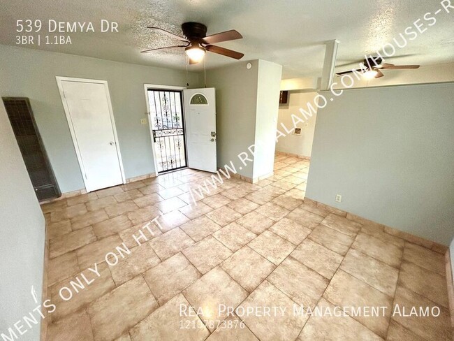 Building Photo - AVAILABLE NOW! 3 Bedroom / 1.5 Bath Home N...