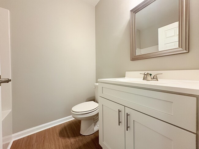 Building Photo - 1733 Beechwood Cir S
