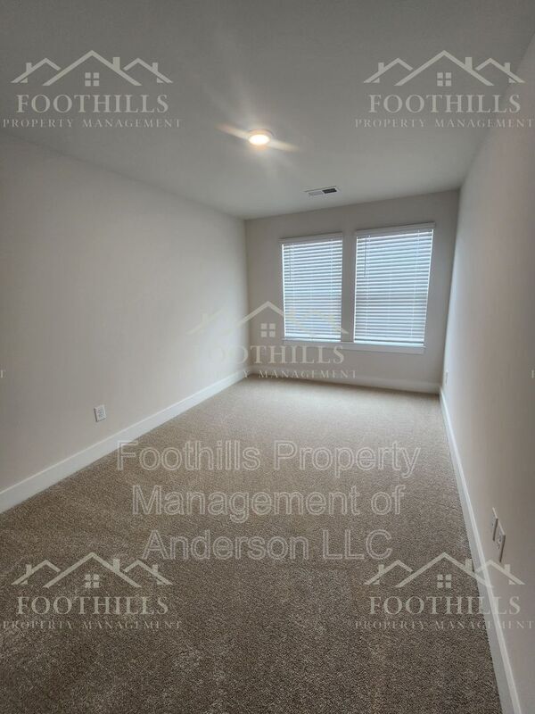 Building Photo - 253 Silo Rdg Dr