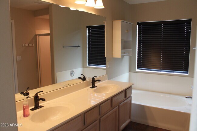 Building Photo - 740 W Baylor Ln