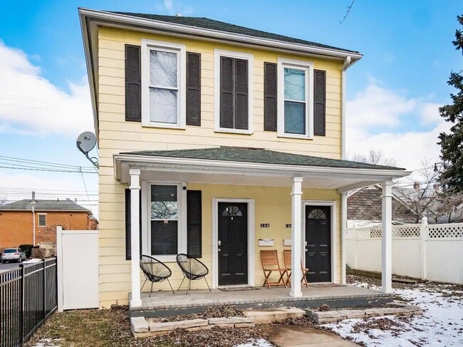 Building Photo - 164 E Mithoff St