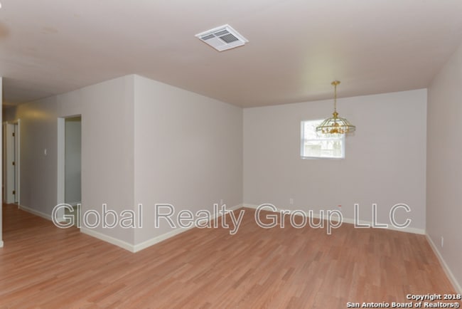 Building Photo - 202 Ivy Ln