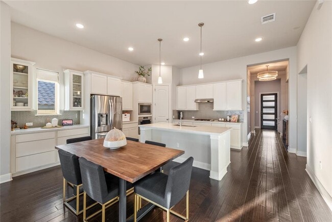 Building Photo - 11905 Deering Pl