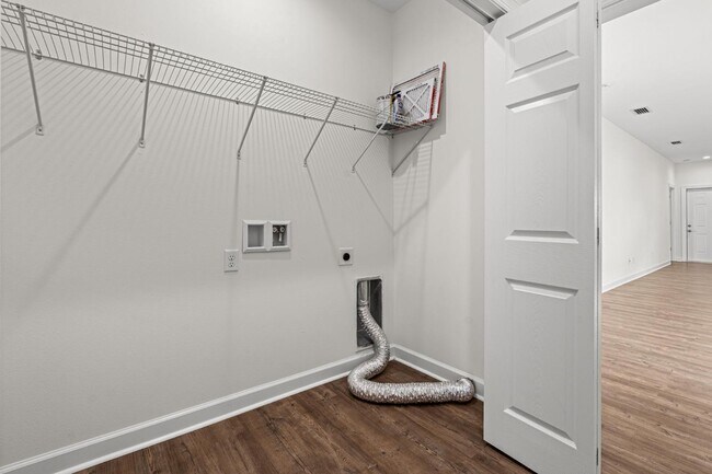 Building Photo - 2811 N Panama Ave