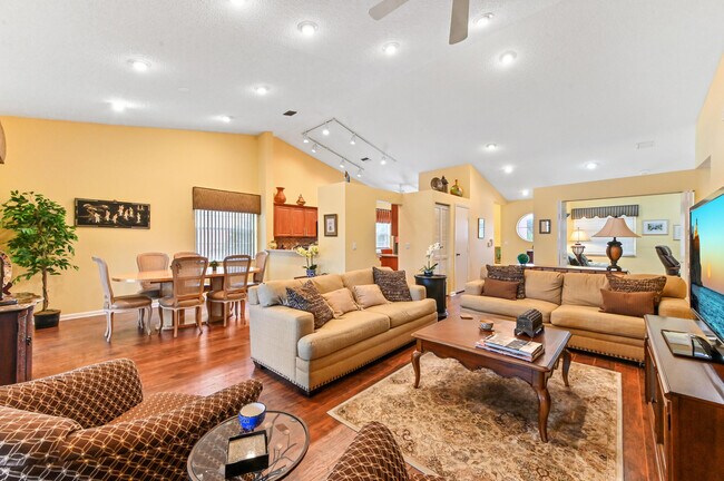 Building Photo - 9553 Shadybrook Dr
