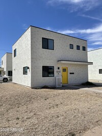 Building Photo - 1645 E Monroe St