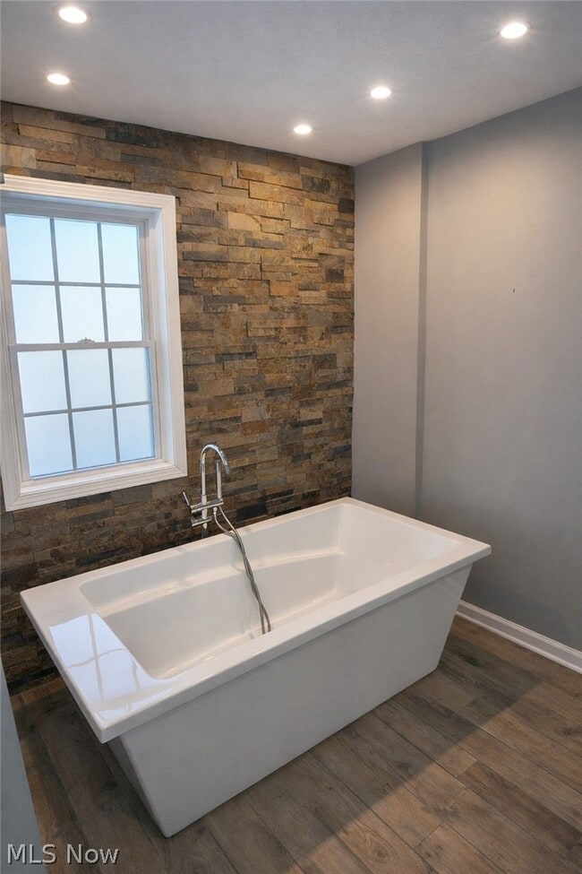 Building Photo - 26930 Elmwood Dr