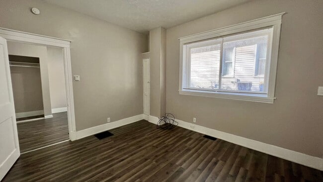 Building Photo - 860 Tenth NW