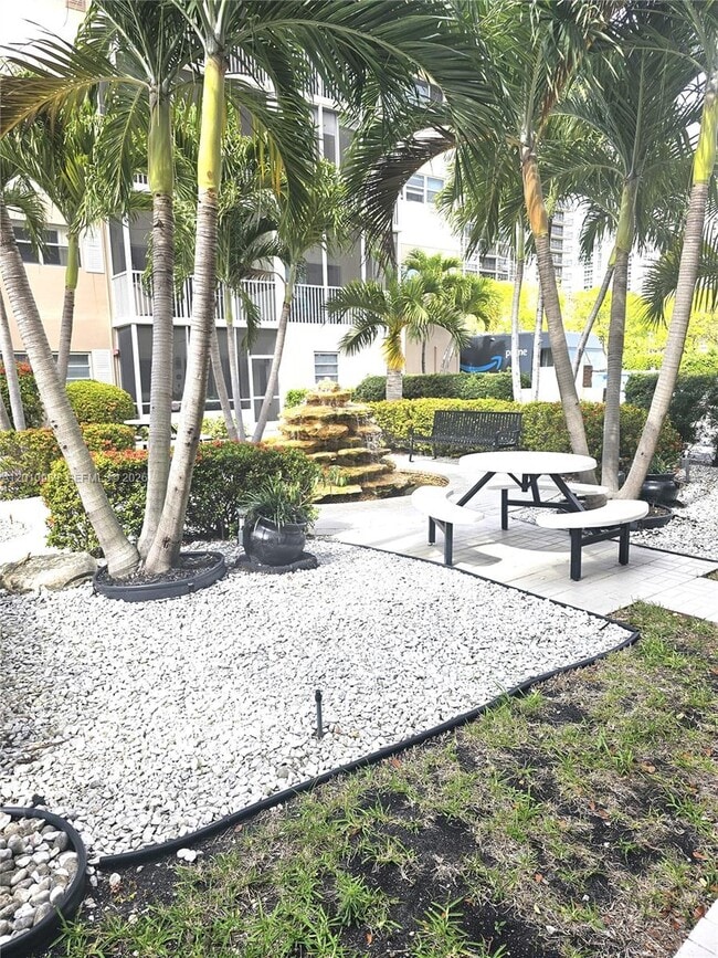 Building Photo - 2097 S Ocean Dr