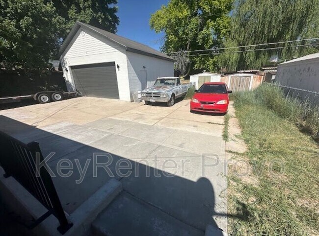 Building Photo - 494 N Emery Ave