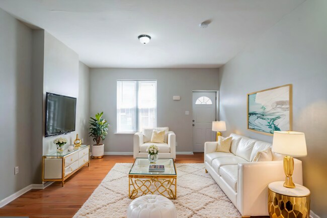 Primary Photo - 1326 S Mole St