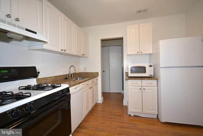 Building Photo - 6017 Majors Ln