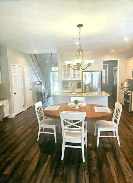 Building Photo - 498 Country Club Dr