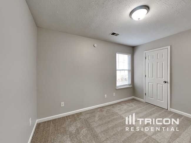 Building Photo - 2767 Lake Park Ridge W