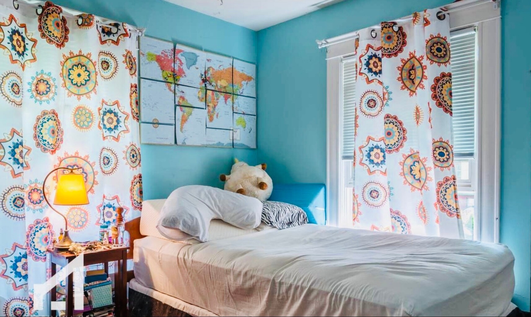 blue bedroom apt 3 - 1049 Spaight St