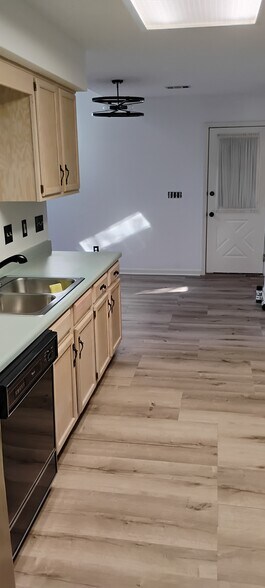 Building Photo - 101 Raintree Dr