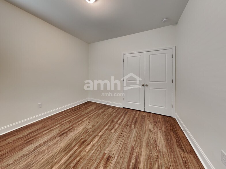 Building Photo - 322 Azore Way