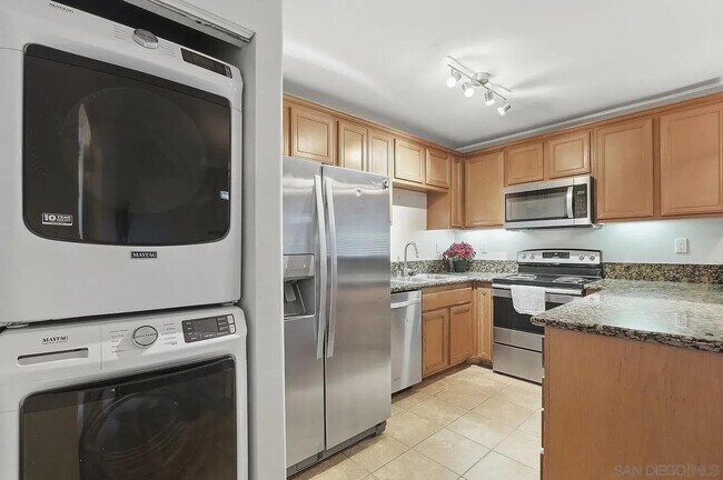 Building Photo - 800 N Mollison Ave