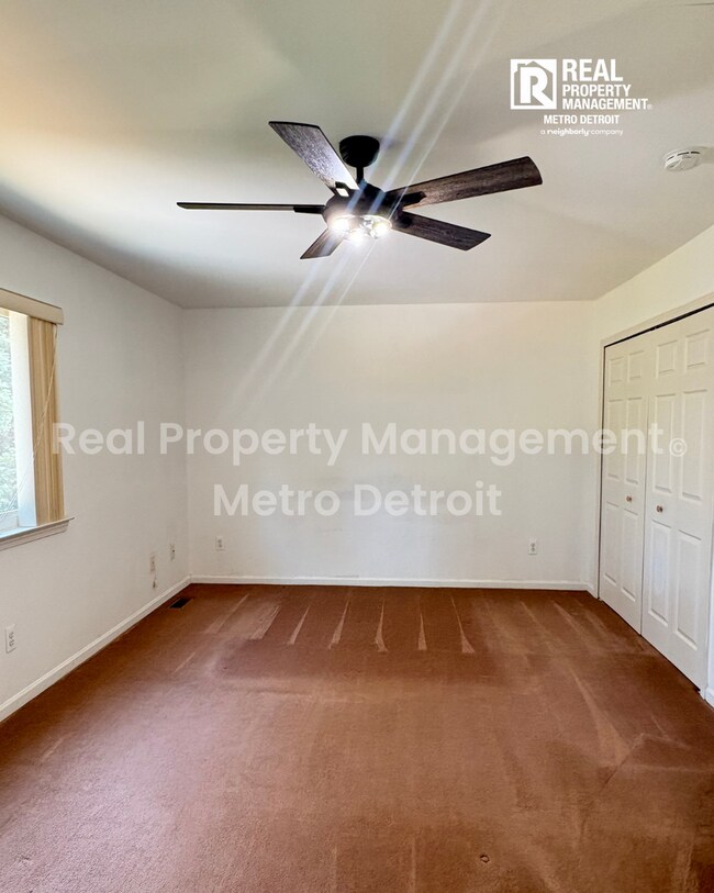 Building Photo - 3-Bedroom Single-Family Home in Waterford, Michigan