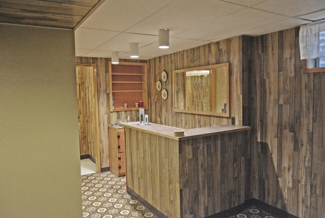 Building Photo - Town Home