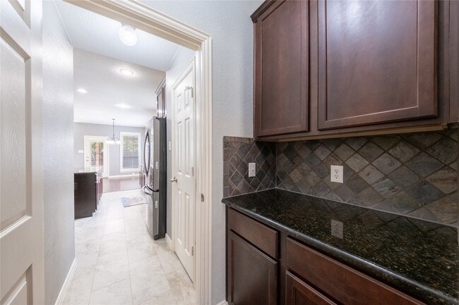 Building Photo - 2432 Greenbrook Dr