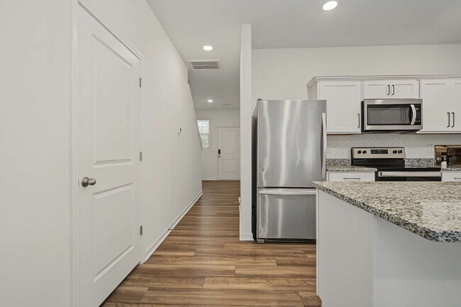 Building Photo - Furnished 3-Bed Townhouse in Durham
