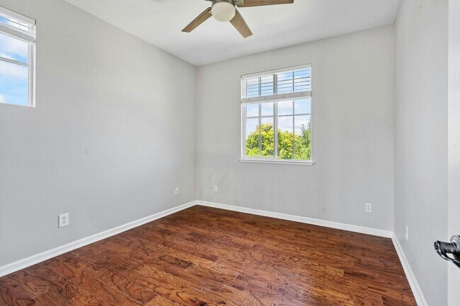 Building Photo - 507 Burk Pl