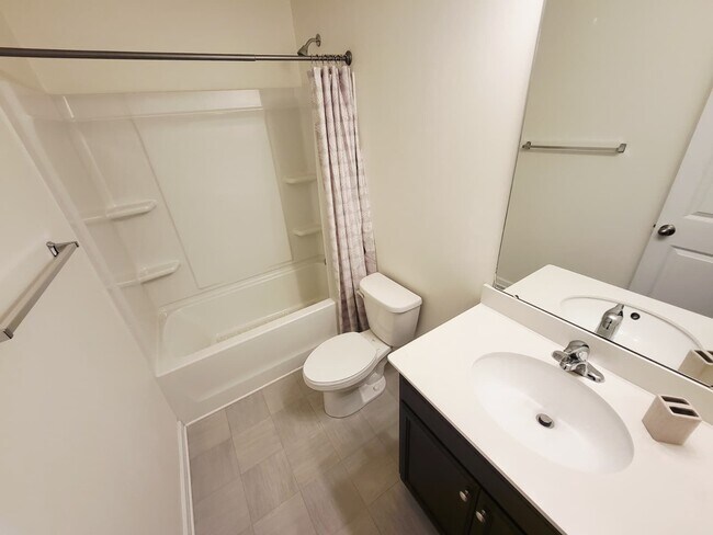 Building Photo - 597 Bloomover St