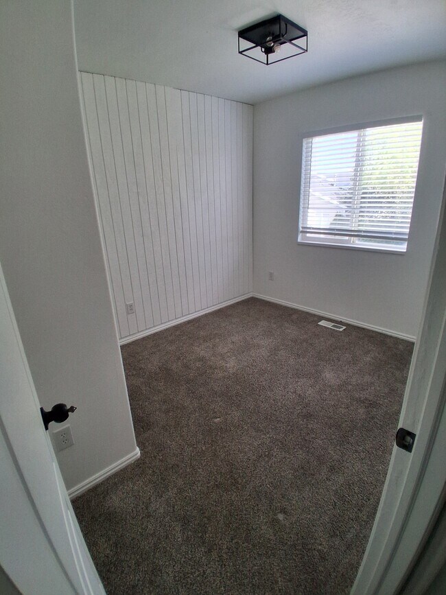 Building Photo - 3051 Waterleaf Way