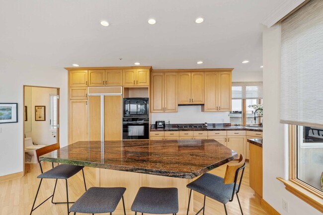 Building Photo - 121 Marine Pl