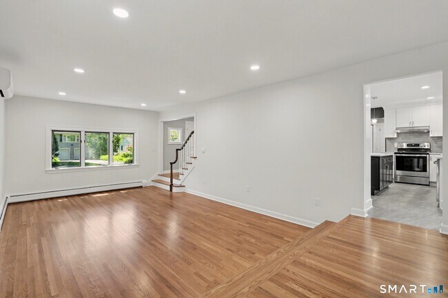 Building Photo - 145 Casmir Dr