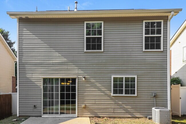 Building Photo - 305 Silver Spring St