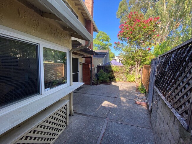 Building Photo - Nice Two-Story Unit with Attached Garage a...