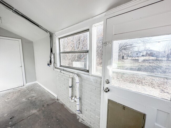 Building Photo - Updated 2bed/1bath in the heart of Midwest City