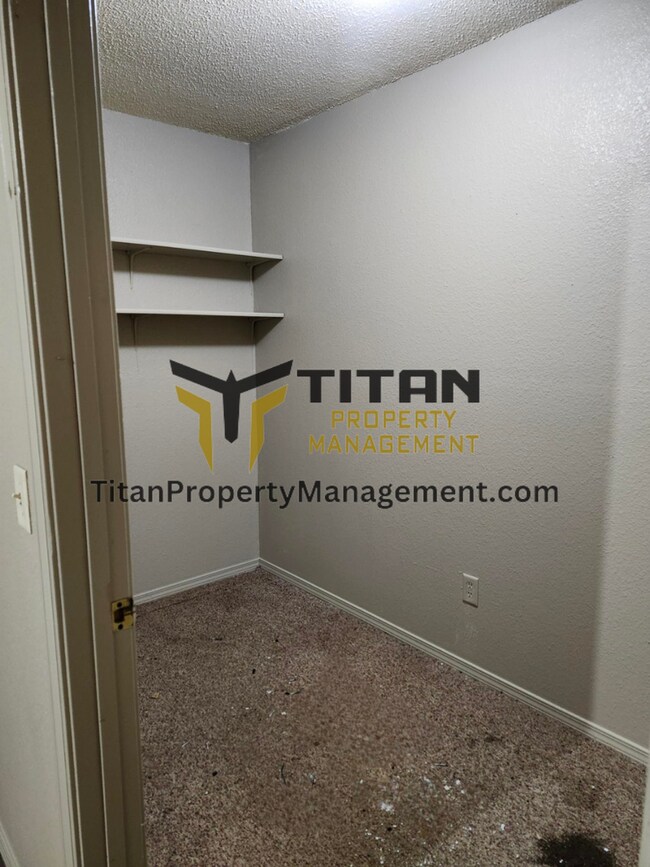 Building Photo - 3b/2b House