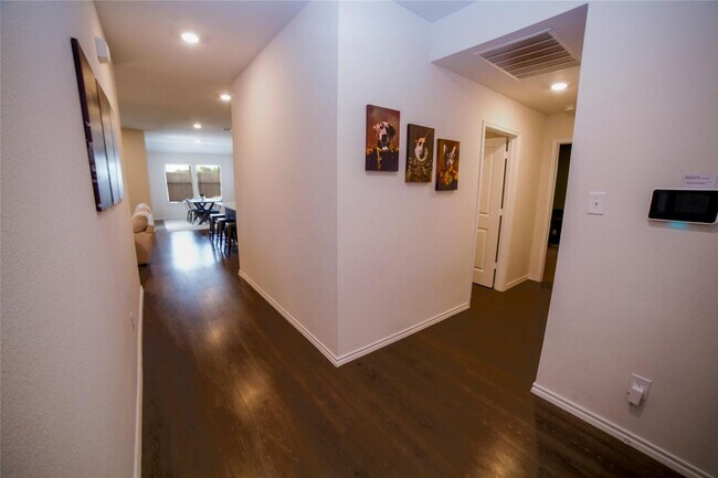 Building Photo - 103 Whirlway Ln