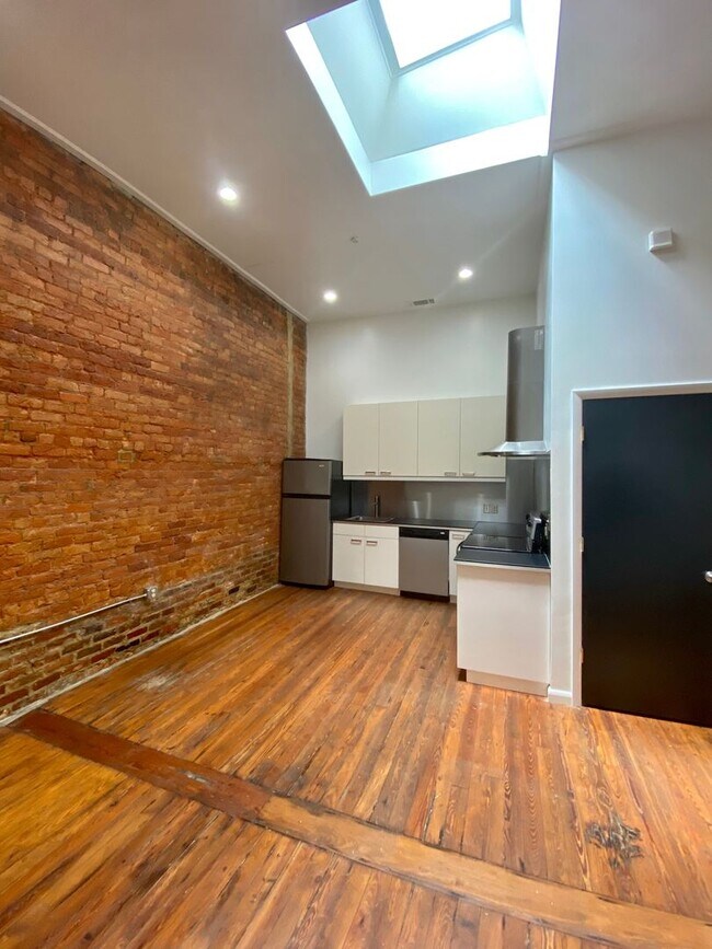 Building Photo - 829 S Railroad Ave