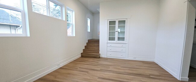 Building Photo - Recently Renovated 2 Story Tacoma Craftsma...