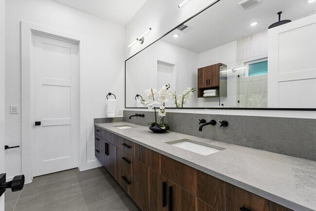 Building Photo - 8320 Williamsdell St