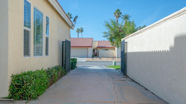 Building Photo - 49142 Barrymore St