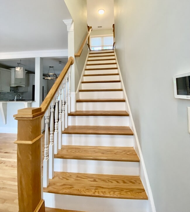 Building Photo - 305 Mallard Ave