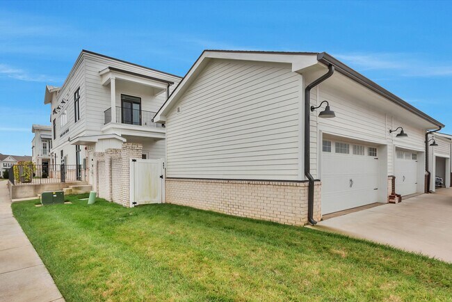 Building Photo - 2052 Sunflower Dr