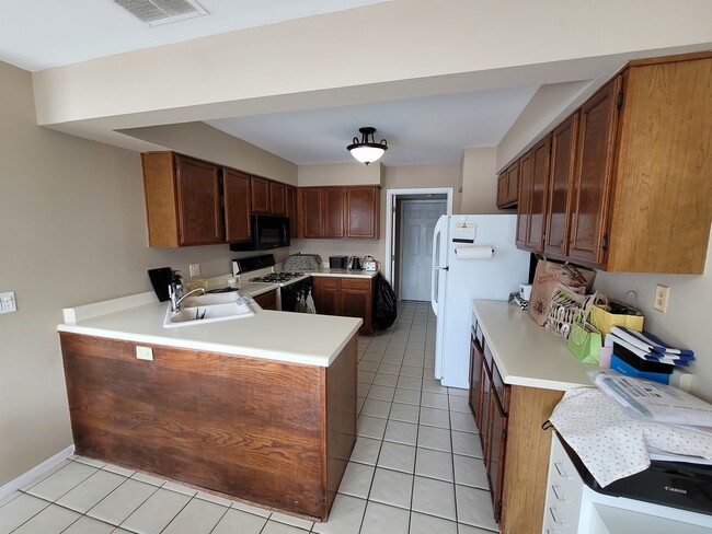 Building Photo - 615 Newbury Ln