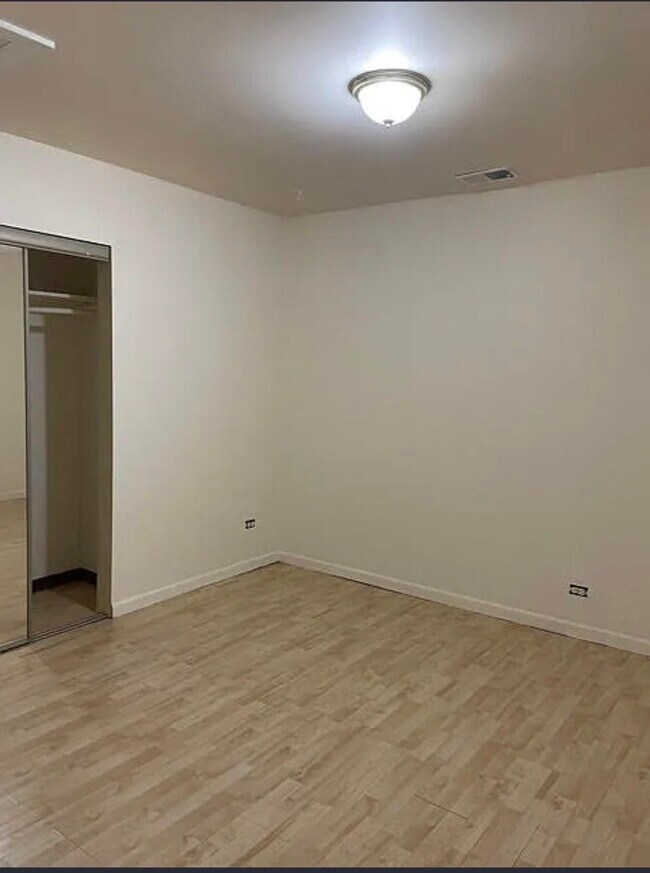 Building Photo - 219 N Grace Ave