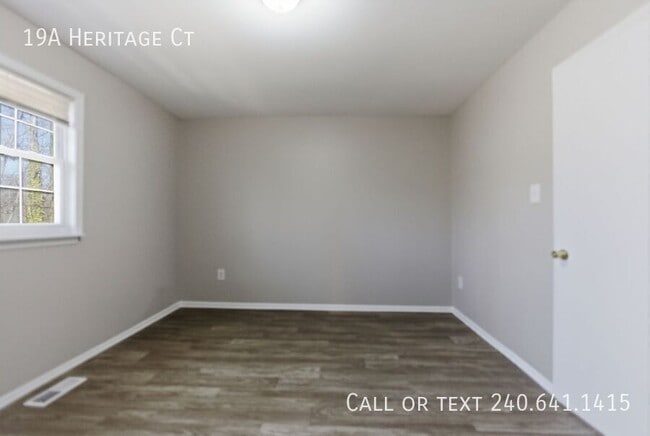 Building Photo - 19a Heritage Ct