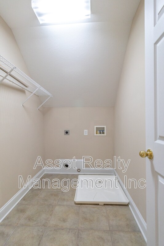 Building Photo - 8334 Bay Gardens Ln