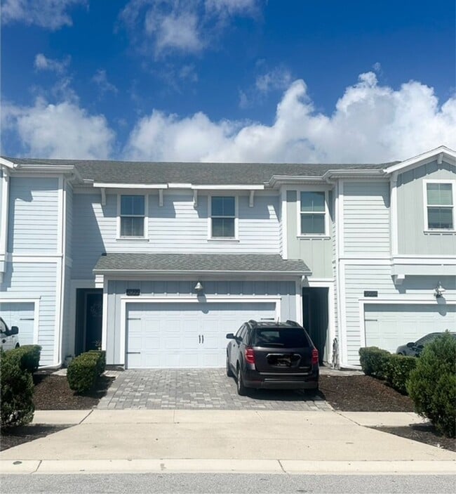 Building Photo - Townhome For Rent in Storey Lake - 3/2.5 w...