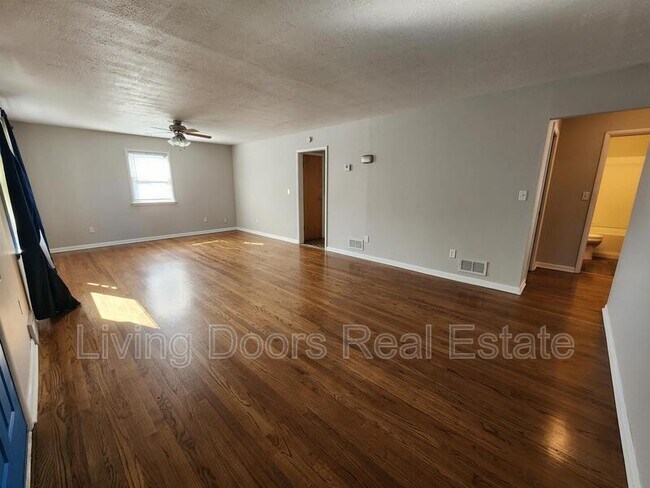 Building Photo - 3701 Lewis Ave